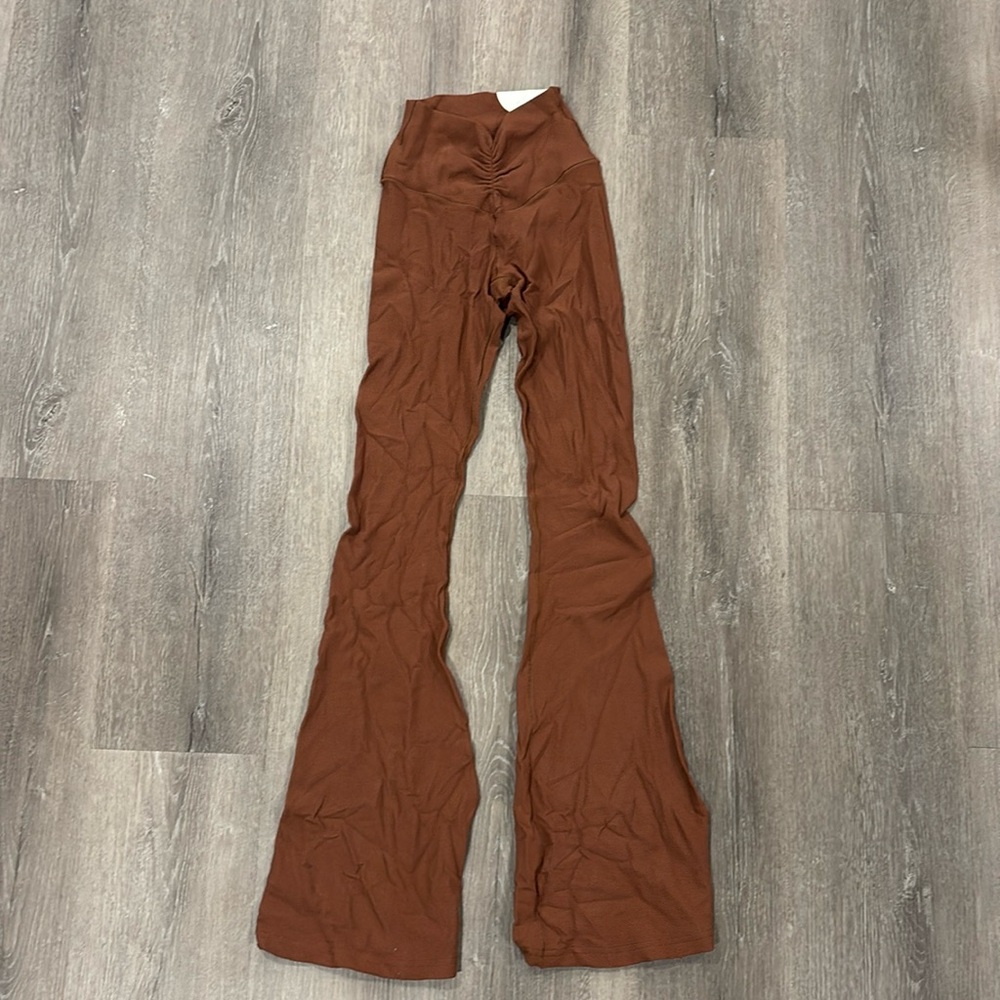 Aerie scrunched waffle knit flare leggings!
Excuse the wrinkles, never worn!